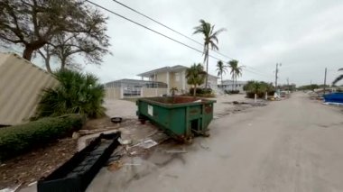 Englewood, FL, ABD - 11 Ekim 2024: Englewood Florida Kasırgası Milton fırtınası hasar ve enkaz 2024