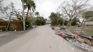 Englewood, FL, ABD - 11 Ekim 2024: Fırtına Sonrası Milton Kasırgası Englewood Florida 'yı kasıp kavurdu