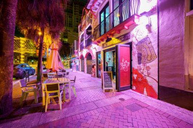 Fort Lauderdale, FL, ABD - 17 Ekim 2024: El Tiesto Cafe Fort Lauderdale gece fotoğrafı 2024