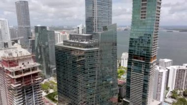 Miami, FL, ABD - 27 Eylül 2024 Miami Brickell 4k 2024 JP Morgan Chase Bank