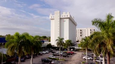 Miami, FL, ABD - 15 Ekim 2024: Miami Gables One Tower 2024 Hava Aracı Video Üniversitesi