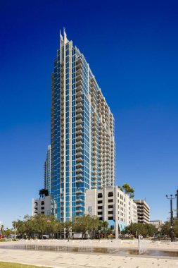 Tampa, FL, ABD - 24 Ekim 2024: Stok fotoğrafı: SkyPoint Condominiums Tampa Florida