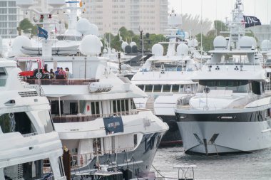 Fort Lauderdale, FL, ABD - 30 Ekim 2024: Fort Lauderdale Uluslararası Tekne Fuarı