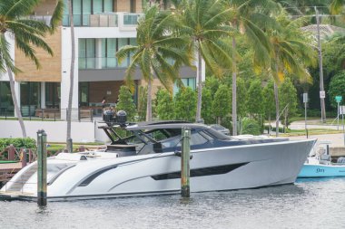 Fort Lauderdale, FL, ABD - 30 Ekim 2024: Fort Lauderdale Uluslararası Tekne Fuarı