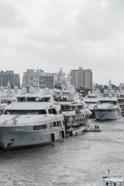 Fort Lauderdale, FL, ABD - 30 Ekim 2024: Fort Lauderdale Uluslararası Tekne Fuarı