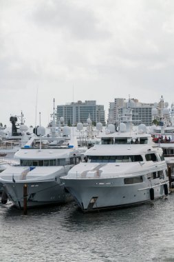 Fort Lauderdale, FL, ABD - 30 Ekim 2024: Fort Lauderdale Uluslararası Tekne Fuarı