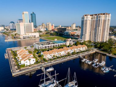 Jacksonville FL 2024 şehir merkezine yakın bir yerde ikamet ediyorlar.
