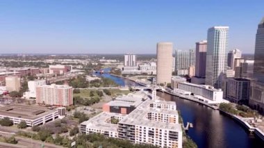 Tampa, FL, ABD - 15 Ekim 2024: Tampa şehir merkezindeki hava manzarası