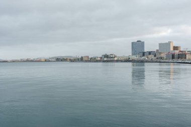 Reykjavik, İzlanda 2024 kıyıdan görünüyor