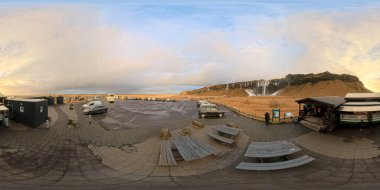360 eşkenar dörtgen fotoğraf Seljalandsfoss şelale girişi ve İzlanda Nehri 2024