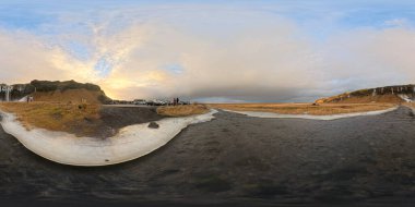 360 eşdörtgen fotoğraf Seljalandsfoss şelale nehri İzlanda 2024