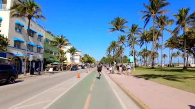 Miami Beach, FL, ABD - 4 Ocak 2025: Bisiklet turu Miami 4k 60p 2025