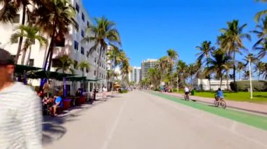 Miami Beach, FL, ABD - 4 Ocak 2025: SOBE Miami Beach Ocean Drive turistleri 2025