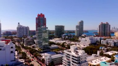 Güney Sahili, Miami, 5. Cadde 'nin güneyi. Beşinci caddenin güneyindeki mahalleler. Miami Beach 2025 'teki hava aracı videosu.