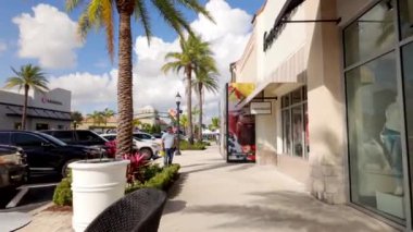 Pembroke Pines, FL, ABD - 20 Ocak 2025: The Shops at Pembroke Gardens 2025 turnesi