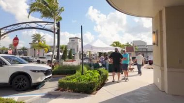 Pembroke Pines, FL, ABD - 20 Ocak 2025: The Shops at Pembroke Gardens 2025 hisse senedi videosu