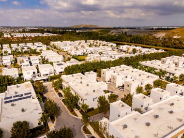 Havadan çekilmiş bir fotoğraf Doral Miami 'deki apartman daireleri