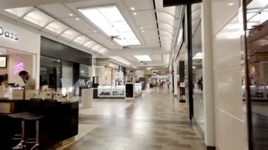 Napoli Florida Coastland Center 'da lüks alışveriş. 4k 60p