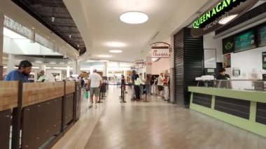 Coastland Center yemek sahası Napoli Florida ABD