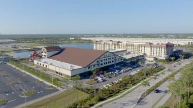 Napoli, FL, ABD - 8 Şubat 2025: Havacılık videosu Great Wolf Lodge Napoli Florida