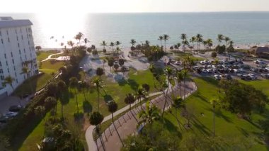 Hava aracı videosu Napoli Sahili Günbatımı Amerika Körfezi 2025