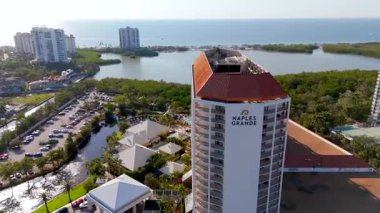 Napoli, FL, ABD - 8 Şubat 2025: Napoli Grande. Havadan stok videosu 2025