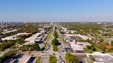 Napoli, FL, ABD - 8 Şubat 2025: Tamiami Trail N Napoli Florida USA 2025. Hava aracı stok video görüntüleri 4k 60p