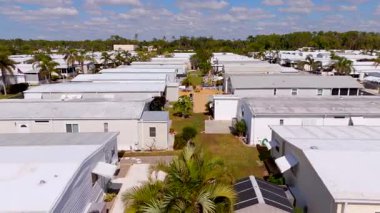 Mobil ev arka bahçe görüntüsü hava aracı videosu 4k