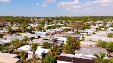 Napoli Florida 'da mobil evler 55 ve emekliler cemiyeti üzerinde