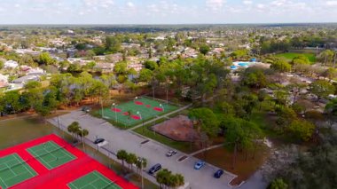 Golden Gate Halk Parkı, Napoli Florida. Hava 4k İHA videosu 2025