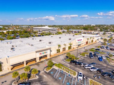 Napoli, FL, ABD - 6 Şubat 2025: Napoli Florida hava fotoğrafı Park Shore Plaza