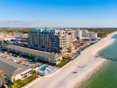 Napoli Sahili Florida 2025 'te çok sayıda deniz manzaralı şantiye.