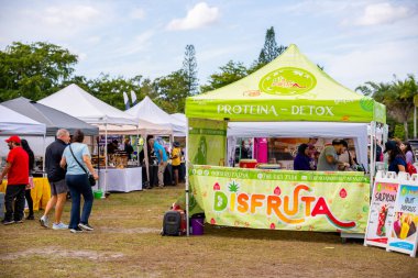 Davie, FL, ABD - 26 Ocak 2025: Davie Florida hafta sonu çiftçi pazarı
