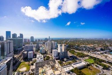 Brickell 'in gökdelen kulesinden Aeria Manzarası