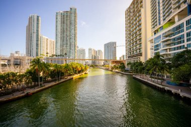 Miami Nehri 'nin kış günbatımının hava manzarası