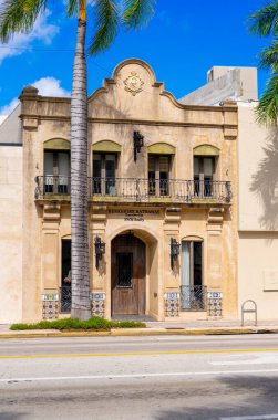 Miami Beach, FL, ABD - 19 Şubat 2025: Berkshire Hathaway EWM Emlak Miami Plajı 41. Cadde