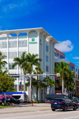 Miami Beach, FL, ABD - 19 Şubat 2025: Vatandaşlar Miami Plajı 41. Cadde