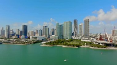 Miami, FL, ABD - 16 Şubat 2025: Uluslararası Bot Show 2025 'i gözler önüne sermek için Miami şehir merkezindeki hava manzarası