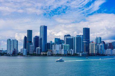 Miami Brickell 'in koyda yatlı havadan çekilmiş fotoğrafı.