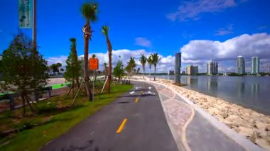 Yeni bisiklet yolları Miami Key Biscayne Kuzey tarafı Rickenbacker Geçidi