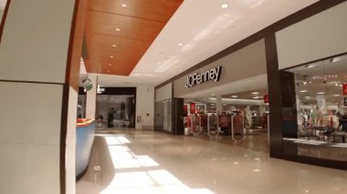 Aventura, FL, ABD - 8 Mart 2025 Miami Aventura Mall turnesi. Tatil varış yeri 2025