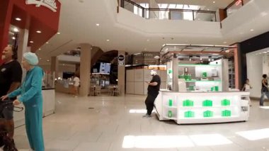 Aventura, FL, ABD - 8 Mart 2025: Walking in Aventura Mall pov 2025 stok videosu