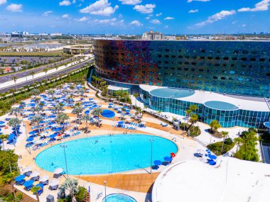 Orlando, FL, ABD - 7 Nisan 2025: Orlando Stella Luna ve Terra Luna Resort Epic Universe