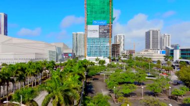 Miami, FL, ABD - 8 Nisan 2025: Havacılık Casa Bella inşaat alanı Miami İHA görüntüleri