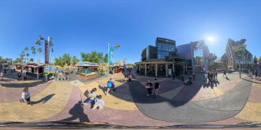 Orlando, FL, ABD - 12 Nisan 2025 Eşkenar dörtgen fotoğraf Universal Stüdyoları Orlando temalı park