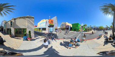 Orlando, FL, ABD - 12 Nisan 2025 Eşkenar dörtgen fotoğraf Universal Stüdyoları Orlando temalı park