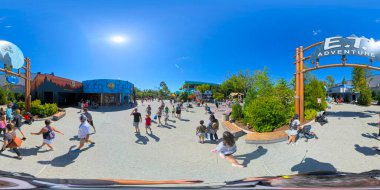 Orlando, FL, ABD - 12 Nisan 2025 Eşkenar dörtgen fotoğraf Universal Stüdyoları Orlando temalı park