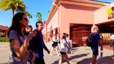 Orlando FL USA - 12 Nisan 2025: Harry Potter Diyagon Sokak Kings Cross İstasyonu Büyücülük Dünyası