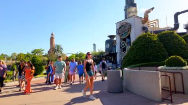 Orlando FL USA - 12 Nisan 2025: Harry Potter Diyagon Sokak Kings Cross İstasyonu Büyücülük Dünyası