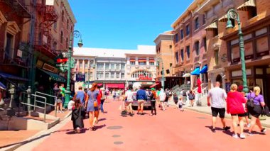 Orlando FL USA - 12 Nisan 2025: Harry Potter Diyagon Sokak Kings Cross İstasyonu Büyücülük Dünyası